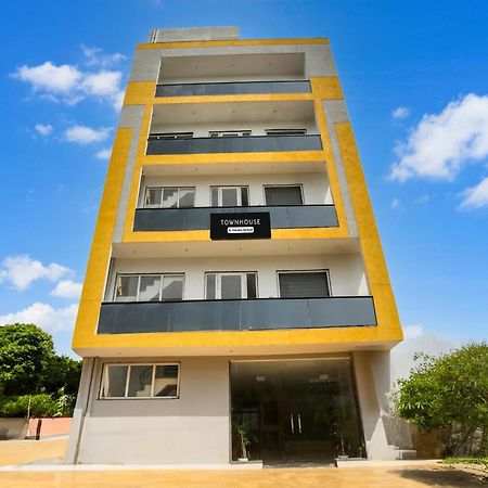 Super Townhouse Sector 69 Gurgaon Hotel Bagian luar foto