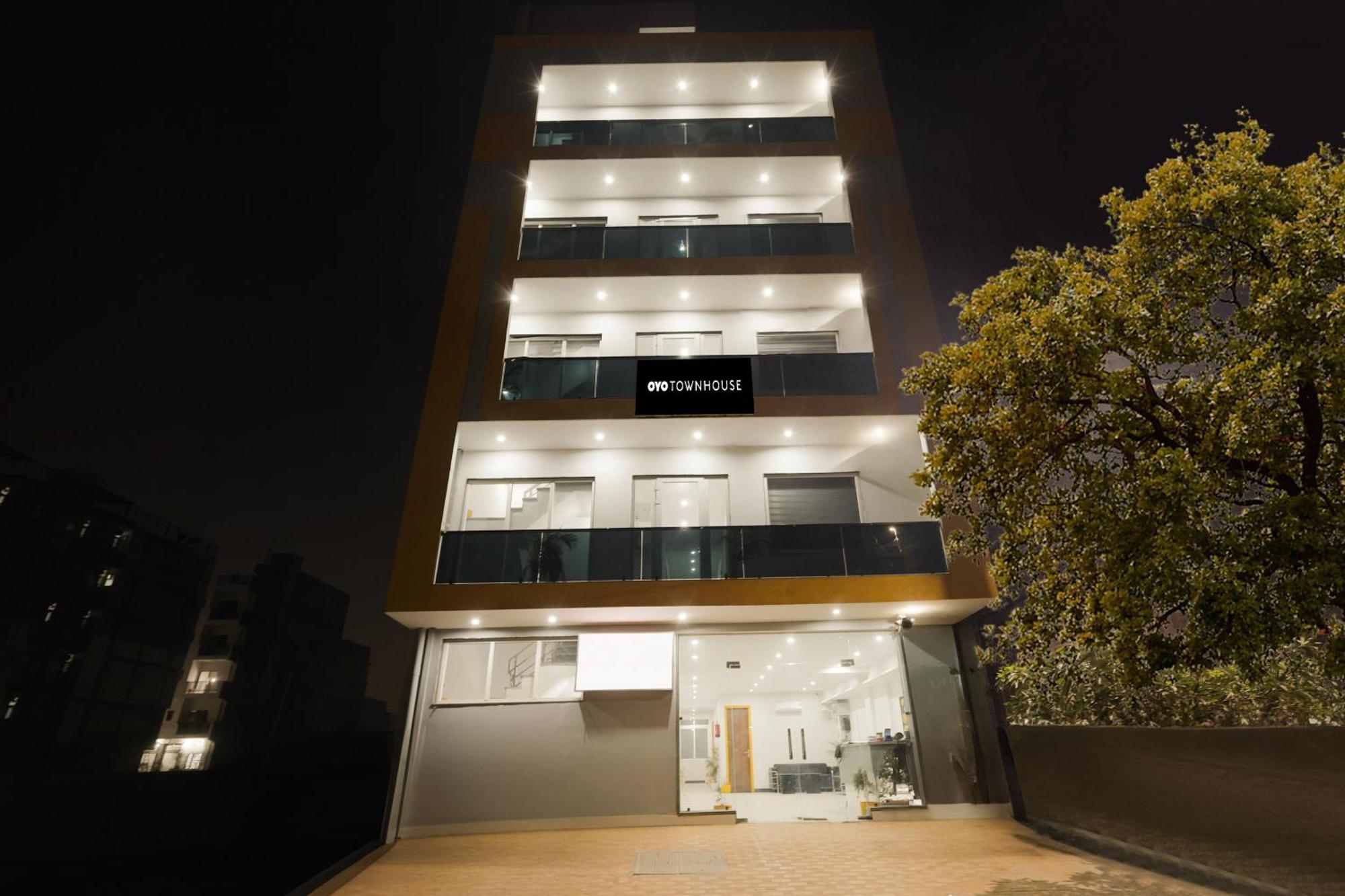 Super Townhouse Sector 69 Gurgaon Hotel Bagian luar foto