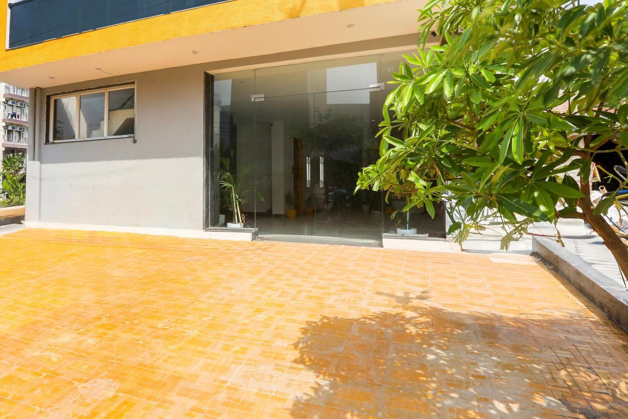 Super Townhouse Sector 69 Gurgaon Hotel Bagian luar foto