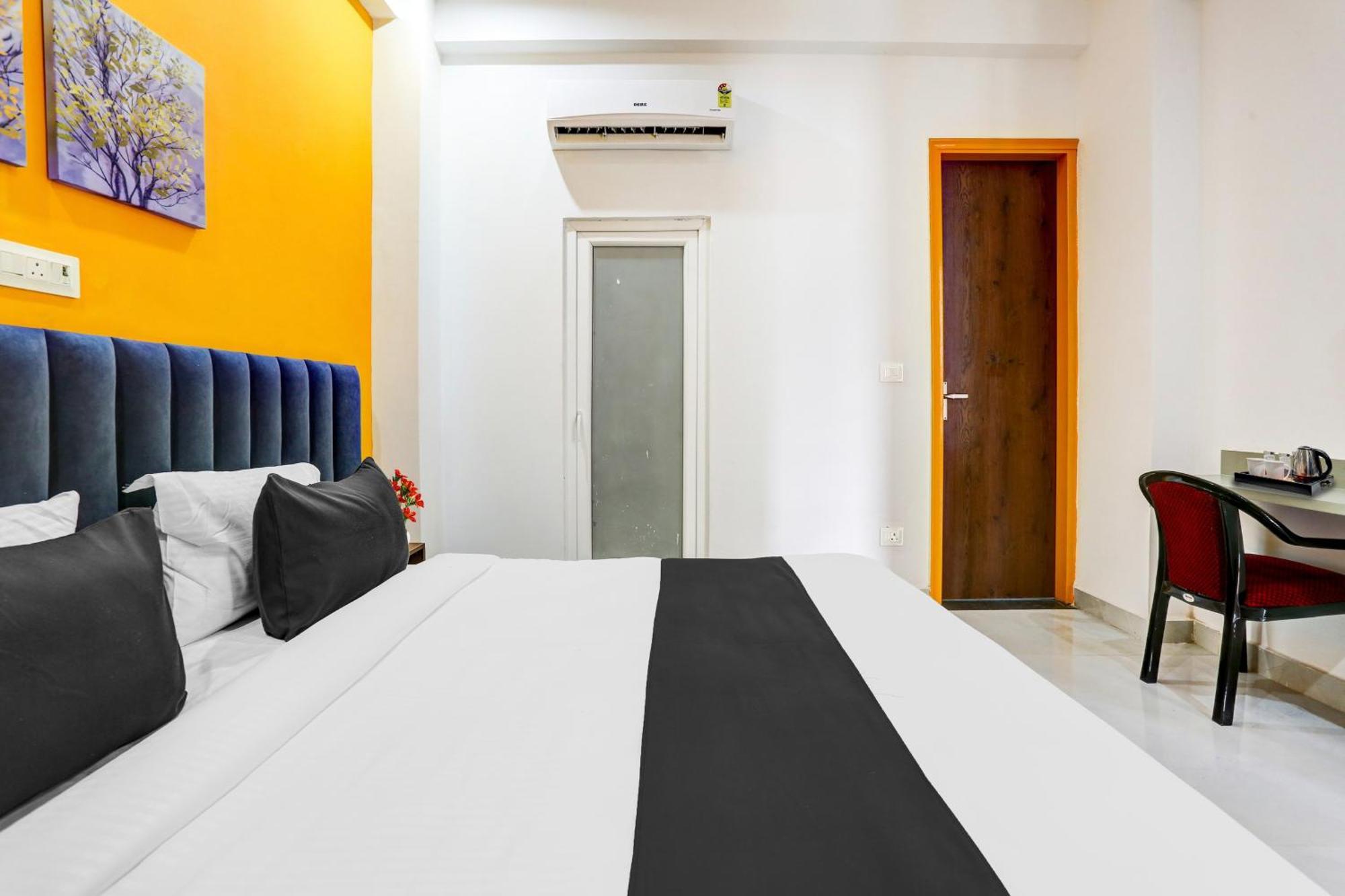 Super Townhouse Sector 69 Gurgaon Hotel Bagian luar foto