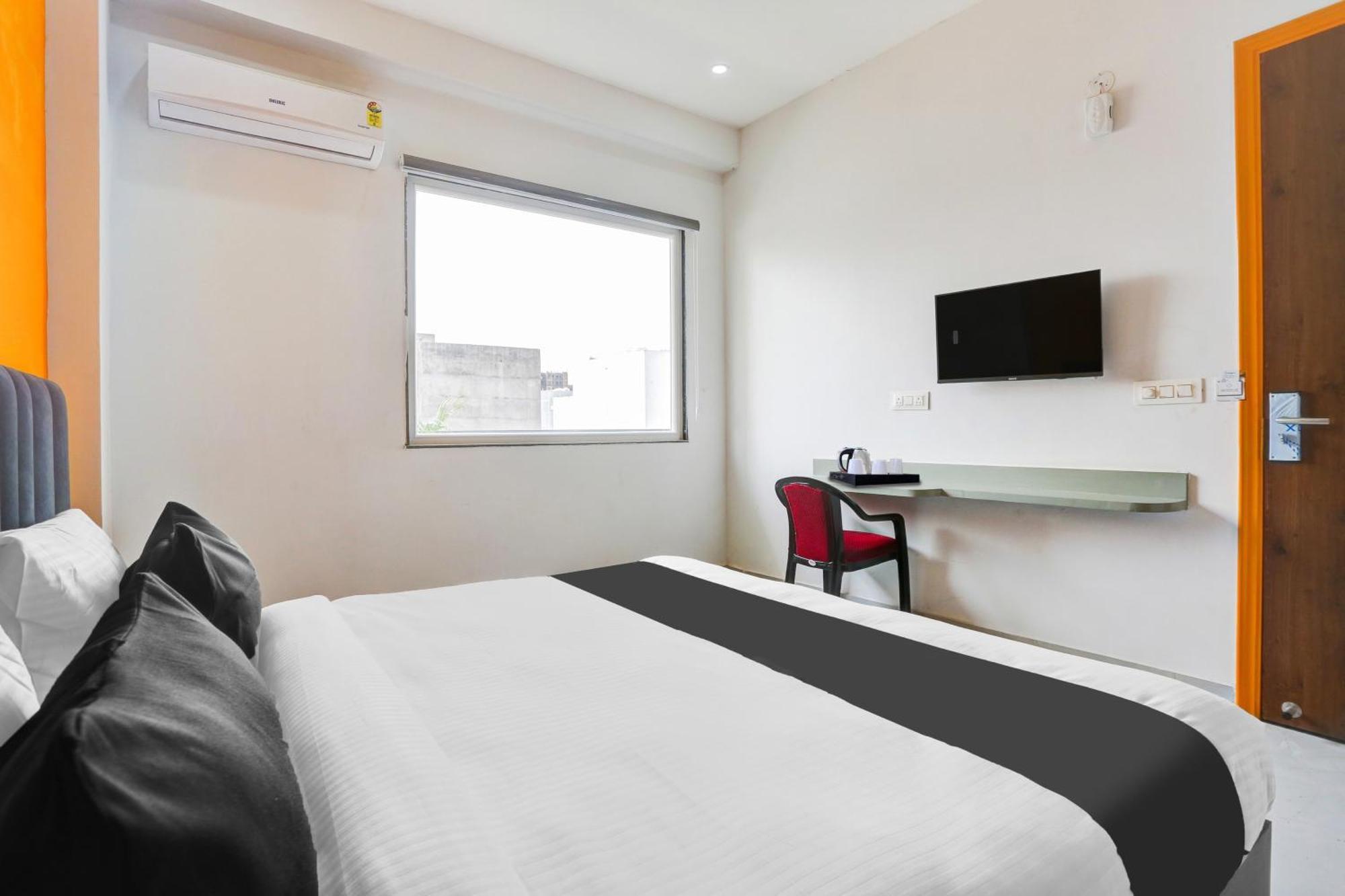 Super Townhouse Sector 69 Gurgaon Hotel Bagian luar foto