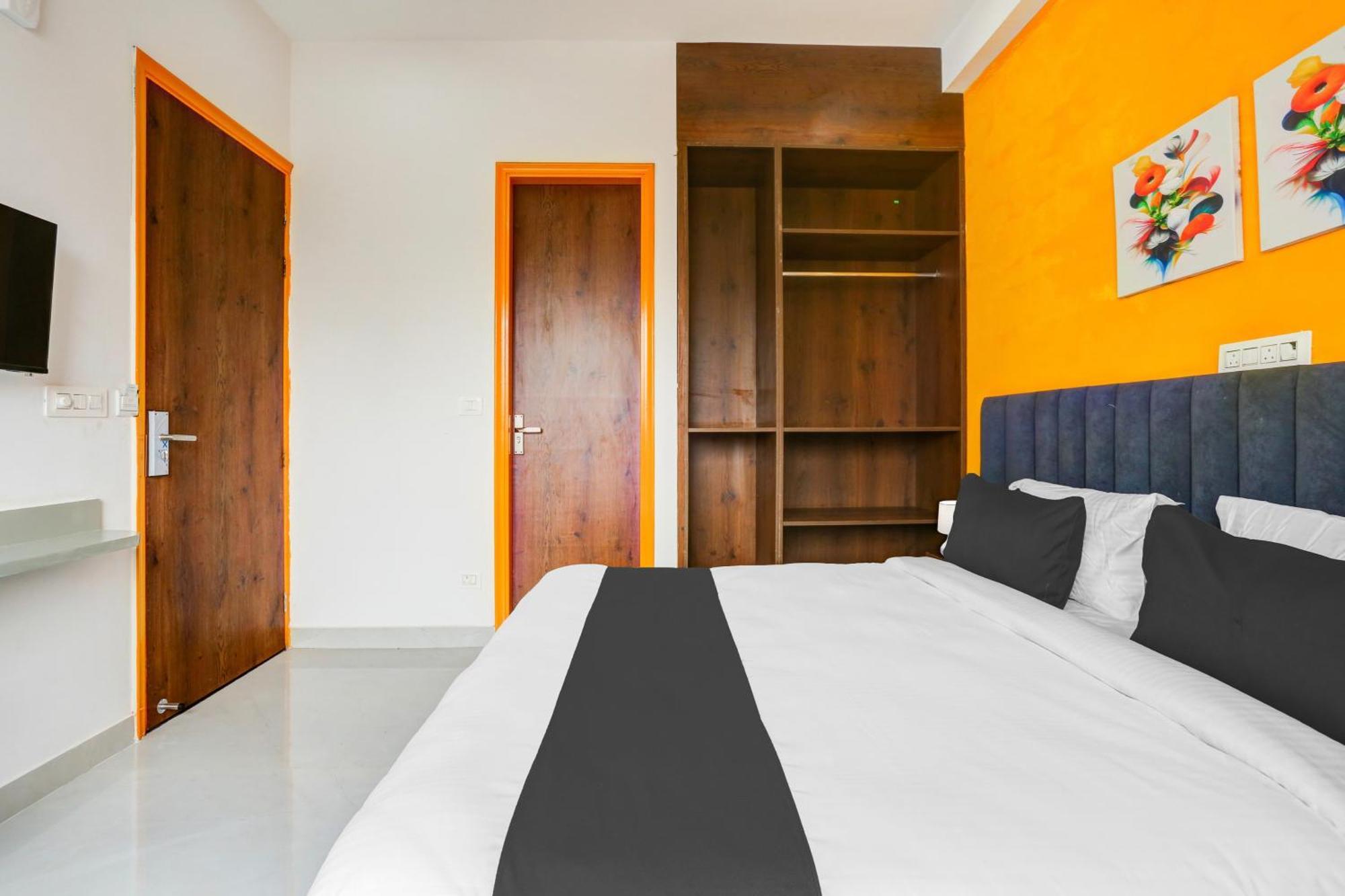 Super Townhouse Sector 69 Gurgaon Hotel Bagian luar foto